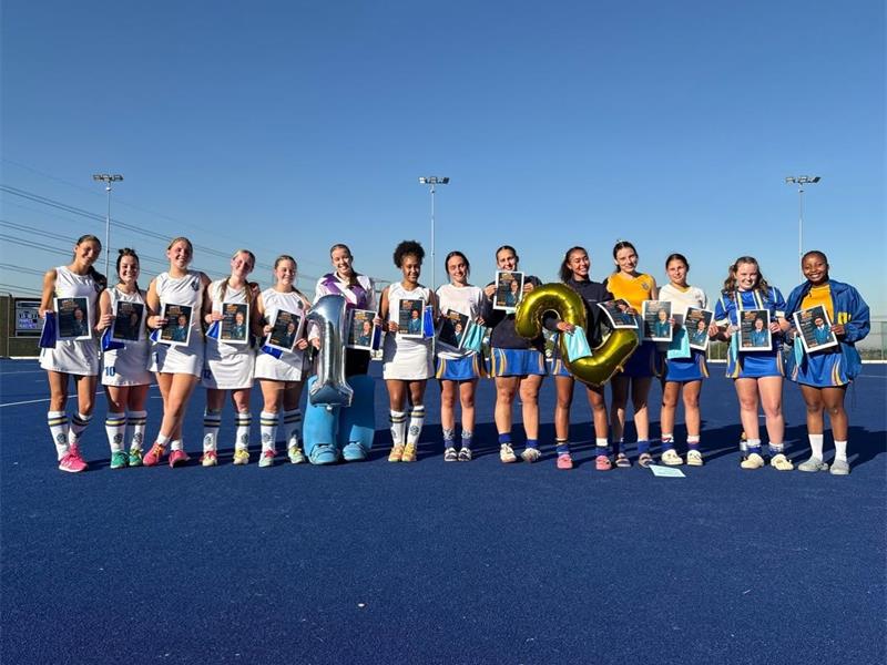 Hoërskool Marais Viljoen High School honoured its Grade 12 hockey girls during a special farewell ceremony as they played their final home match on the school’s astro turf.