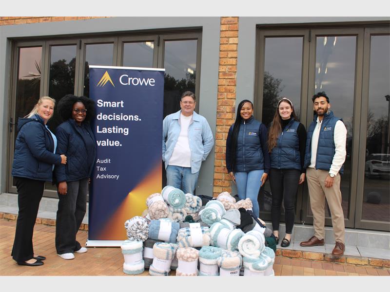 Crowe Johannesburg donates blankets, beanies, gloves and scarves to Alberton Methodist Church which will help provide warmth and support to vulnerable families, shelter residents and community members during the winter season.
