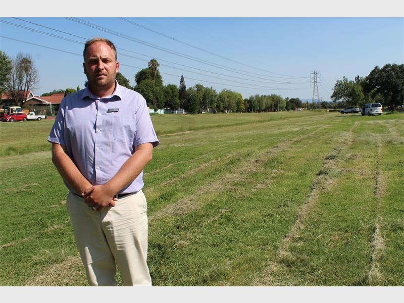 A DA councillor has accused the Gauteng government of failing schools after several Eden Park schools were left without electricity due to mounting municipal debt and disconnections.