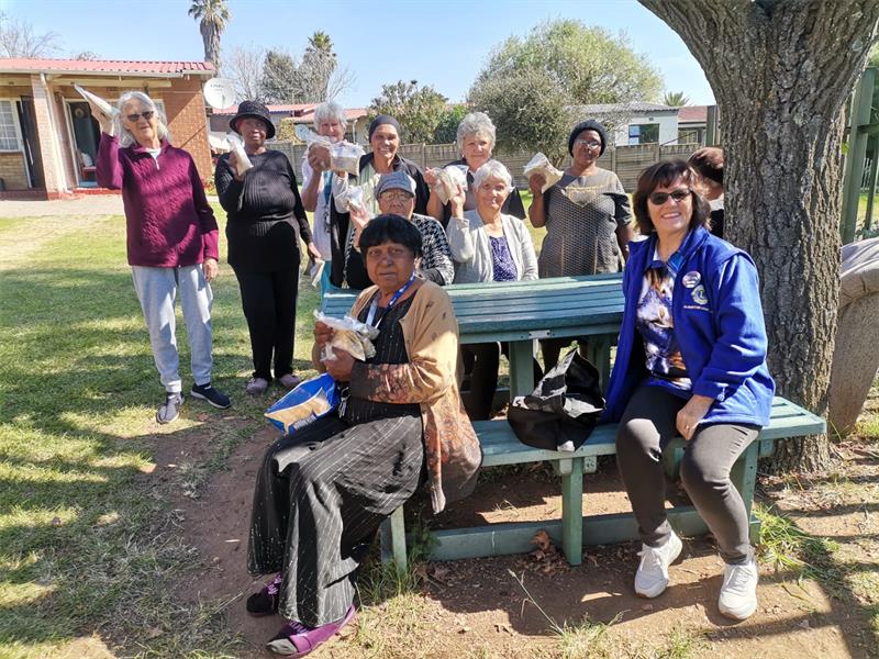Alberton Lions Club continues to provide Smart Meals to SASSA pensioners every month, helping elderly residents from care centres in Germiston and Johannesburg South, while appealing for community support to expand its outreach