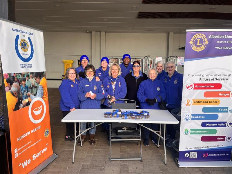 Alberton Lions Club’s latest food collection drive at Bracken Pick n Pay received support from the community, with donations of food and pet food set to benefit families in need and local animals