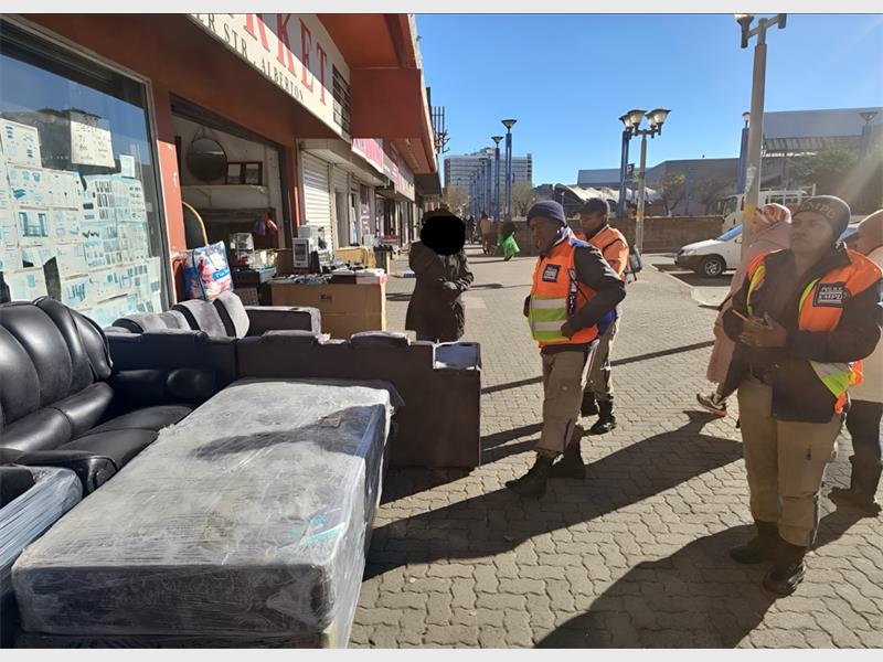 EMPD officers conducted inspections along Voortrekker Road in Alberton's CBD as part of an ongoing operation to ensure street traders and businesses comply with the City's by-laws and permit requirements.