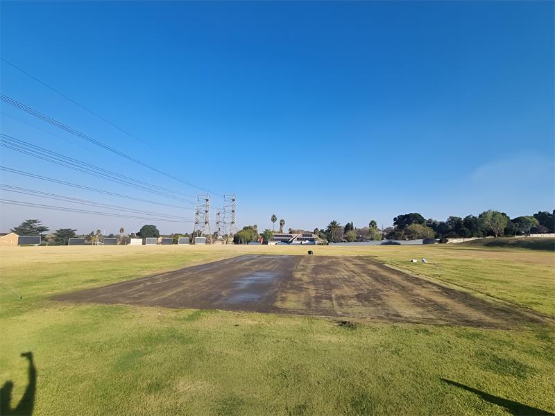 Hoërskool Marais Viljoen has thanked Chris van Jaarsveld and his team for their hard work as the school’s cricket facilities undergo an upgrade, paving the way for improved playing conditions.