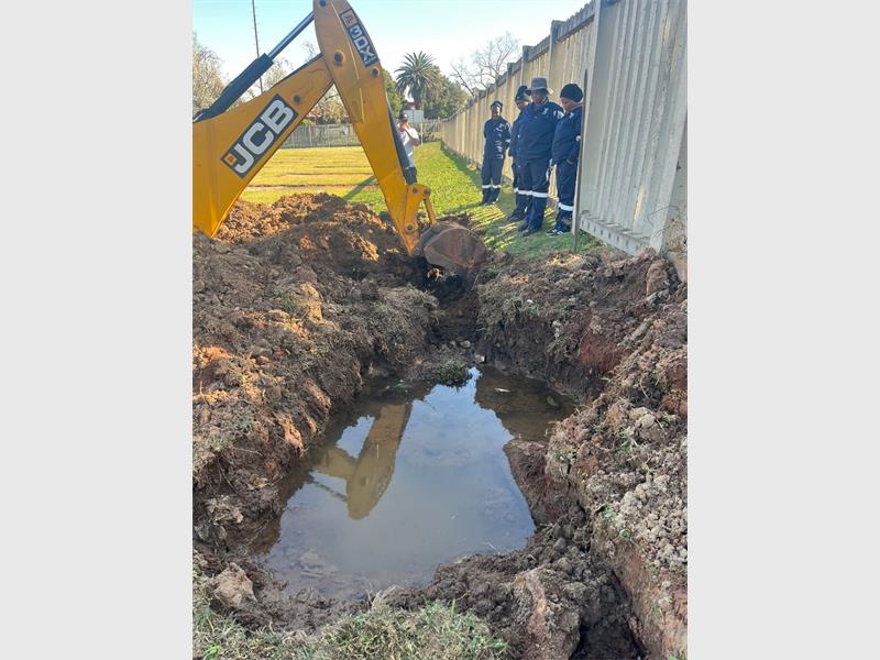Alberton Juskei Club fears upcoming sporting events could be disrupted after a long-running water leak and the loss of water and electricity following City of Ekurhuleni excavation work.