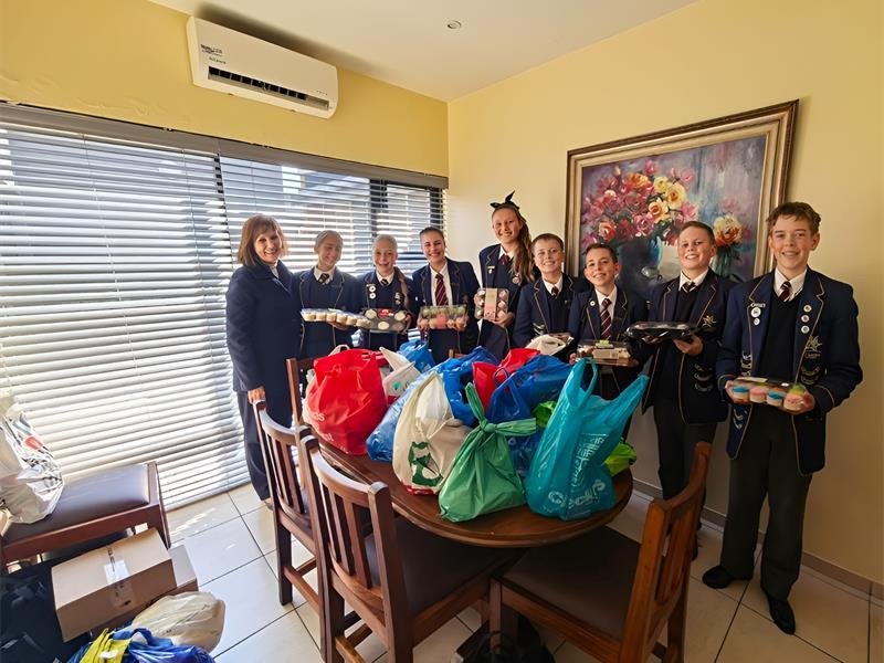 Laerskool Orion’s head leaders delivered donations to the Alberton Home for the Aged on behalf of the school community, with learners and staff joining hands to support the residents.