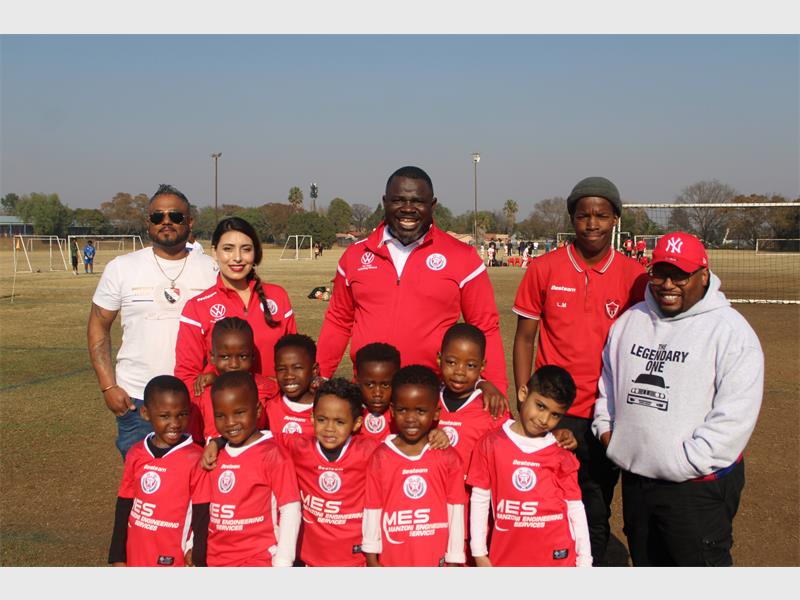 The u6 soccer match took place at Rovers FC’s home ground on Letaba Street, in Brackendowns, Alberton. Parents cheered as their little ones displayed incredible sportsmanship.