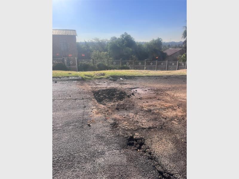 The City of Ekurhuleni has responded to concerns over a water leak and growing hole in Sandwich Bay, Elandshaven, confirming that the leak has been repaired while road repairs are still pending.