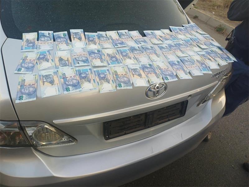 SAPS has confirmed that three suspects were fatally wounded in a shootout with police on Vereeniging Road in Alrode on August 20 afternoon, with three firearms, suspected stolen cash and false registration plates recovered.