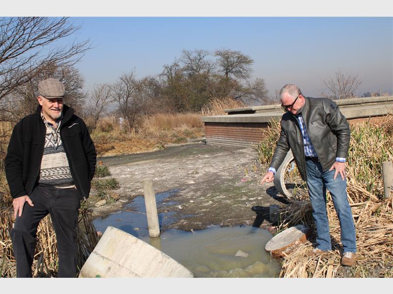 Residents claim the long-running problem has left streets, the nearby Kromvlei Cemetery and the surrounding environment affected, with calls for the City of Ekurhuleni to address the underlying cause instead of temporary repairs.