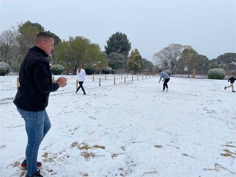 Snow Report Southern Africa says widespread snowfall is possible between August 9 and 12, with motorists urged to prepare for potentially hazardous road conditions during the long weekend.