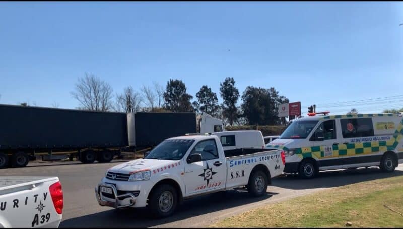 A high-speed police chase ends in a shootout in Alrode, with three suspects reportedly shot dead.