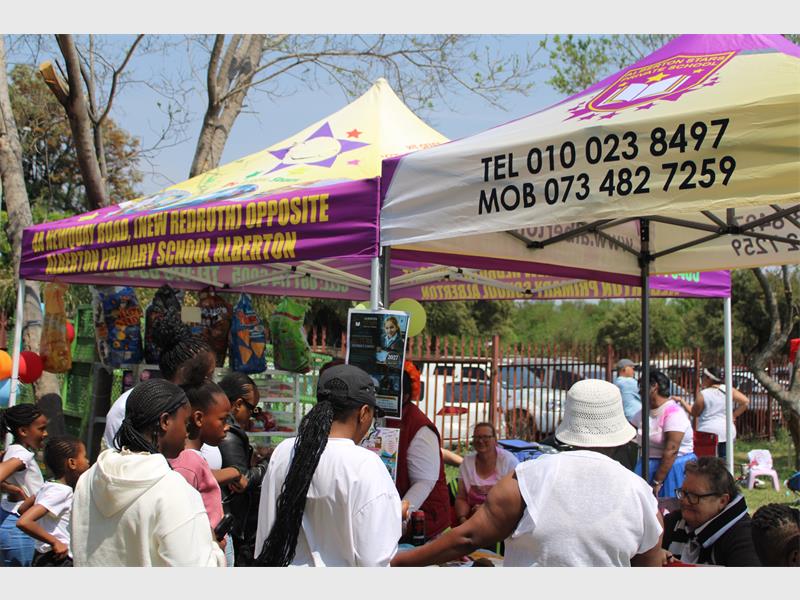 Families and the public gathered at Jackson’s Dam on September 19 for the Alberton Stars Family Fun Day and Colour Festival, featuring games, entertainment, food and giveaways.