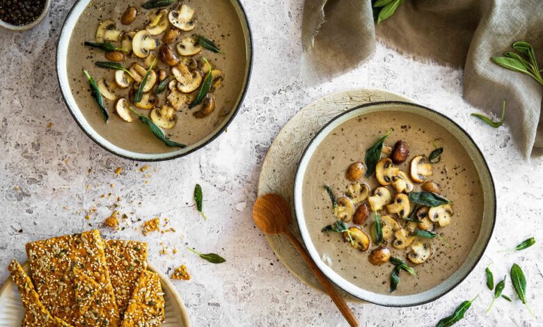 22 AUGUST -MEATLESS MONDAY - Vegan creamy cashew nut mushroom soup