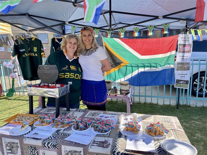 DebbieandElriza_14509