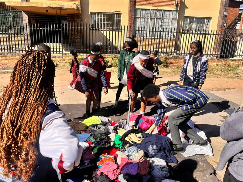 On Youth Day, young leaders from Miss Turffontein and Miss La Rochelle joined the Southern Development Projects Team to deliver clothing and compassion to Rosettenville residents in need.