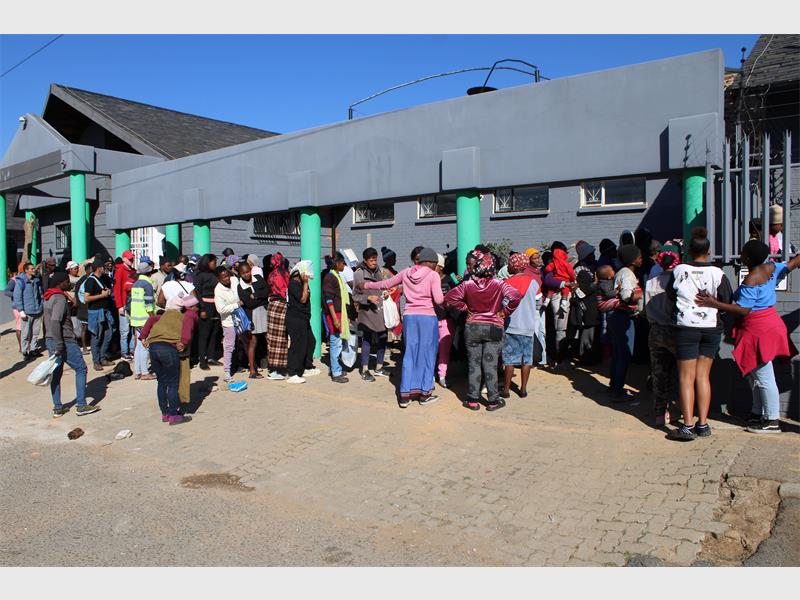 Moti Cares and Meals on Wheels brought comfort to 500 vulnerable residents in Turffontein, handing out blankets, meals and kindness to those in need.