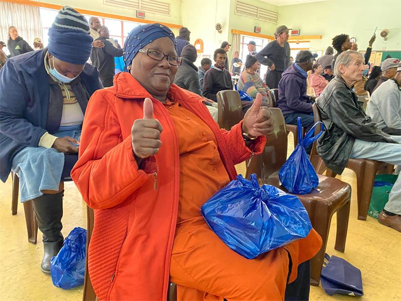 Lucky Lekgwathi, renowned Orlando Pirates captain, led a heartfelt initiative at Reuven Retirement Village on Mandela Day, feeding over 100 seniors and promoting community spirit.