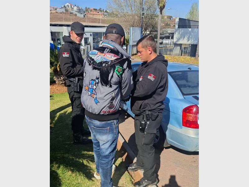 Robbery suspect caught by Fox Team.