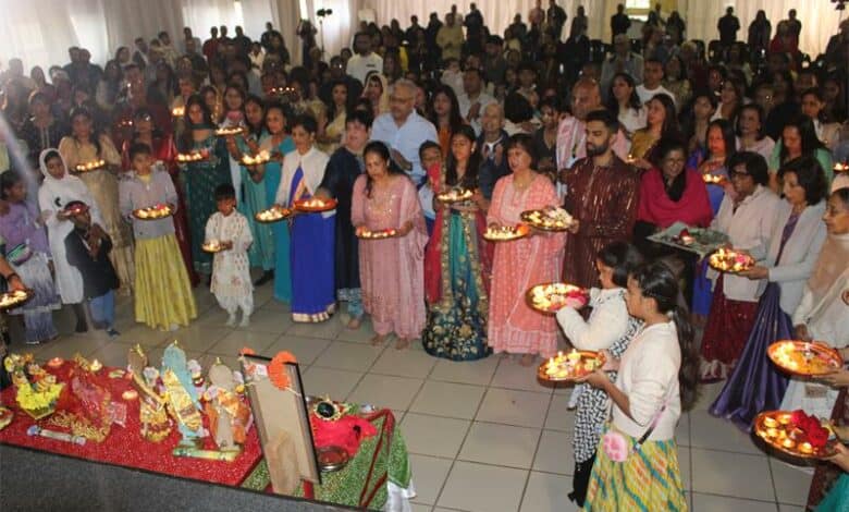 Devotees gathered at La Venue for a heartfelt community aarti, celebrating Diwali’s message of love, togetherness, and spiritual renewal.