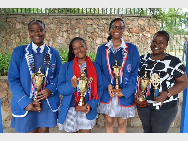 The school welcomes the learners who won the public speaking competition.