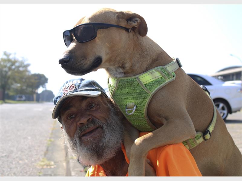 The family is appealing for support as Chris’s brother and his loyal dog, Prince, face hardship following his passing.