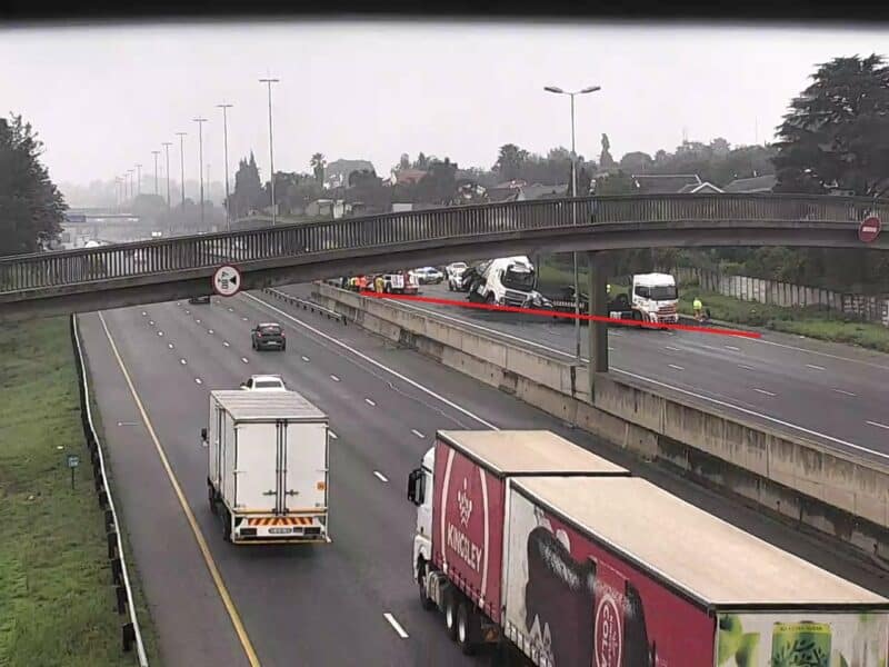 A jack-knifed truck just before the Comaro off-ramp has shut down three lanes on the N12 East, causing heavy traffic delays.