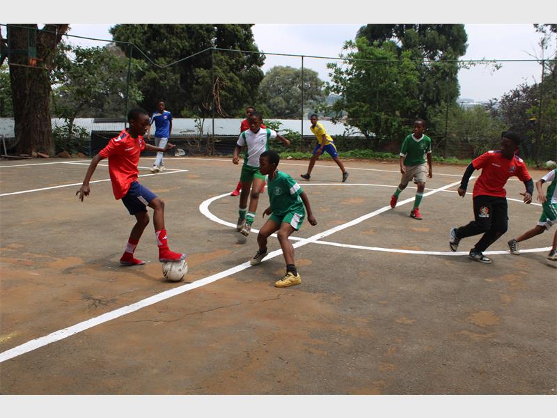 The team visited Nkosi’s Haven for a friendly football match and donated groceries and school shoes to support residents.