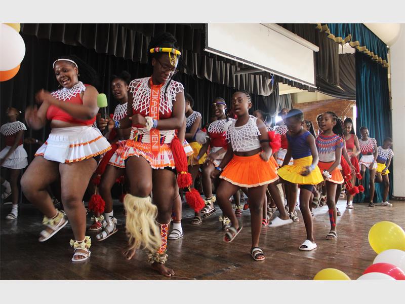 The ceremony promotes respect for young girls and encourages the preservation of traditional moral values within the community.