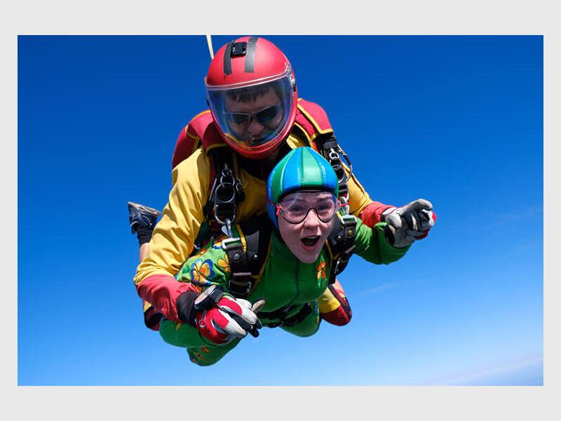 As holiday excitement builds, so does household waste but it doesn’t have to. These simple festive season tips will help you reduce waste, save money and celebrate more sustainably this December.