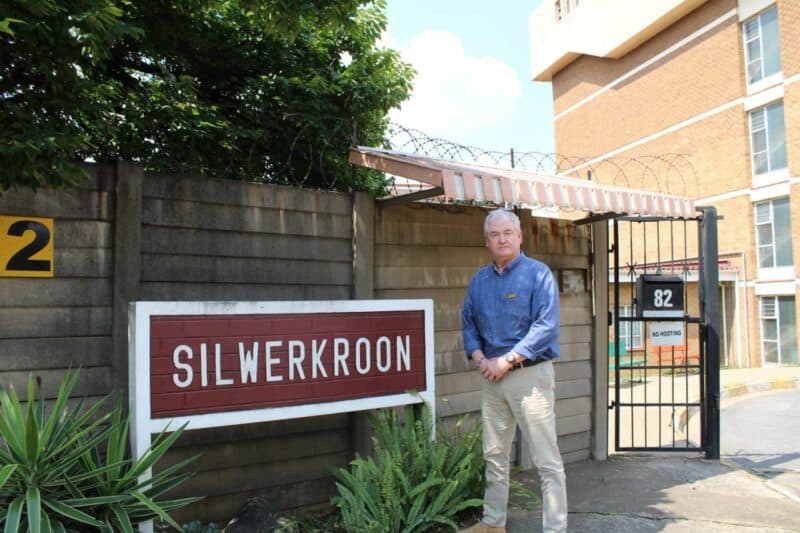 Elderly residents at Silwerkroon Old Age Home remain frustrated as long-vacant units await refurbishment, with ward councillor Tim Denny vowing to raise the matter in council amid continued delays.
