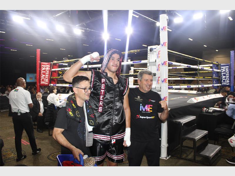 Ethan Peters (19) made his professional debut unforgettable with a rapid stoppage at Emperors Palace, earning praise from his coach and promoter.