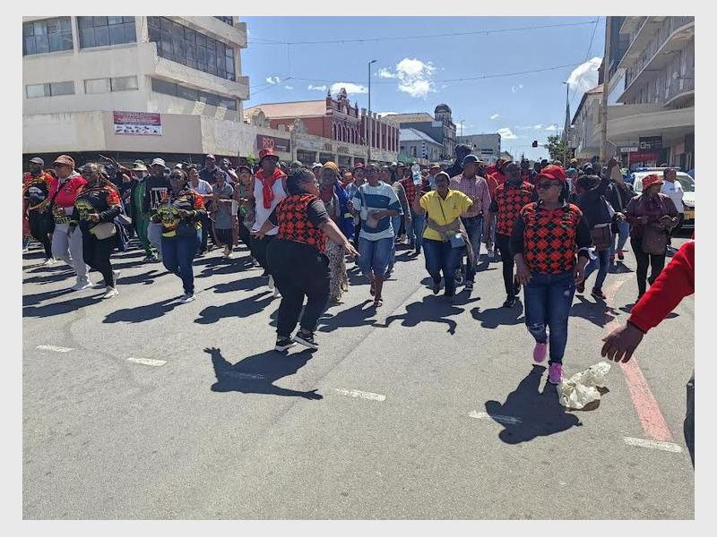 An ongoing municipal strike leaves Melbourne, South Hills and Crown Gardens residents battling without a reliable supply.