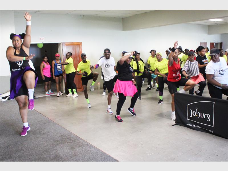 Coach Loraine “Coach Lolo” Ndlovu leads packed fitness event at Southern Suburbs Recreation Centre