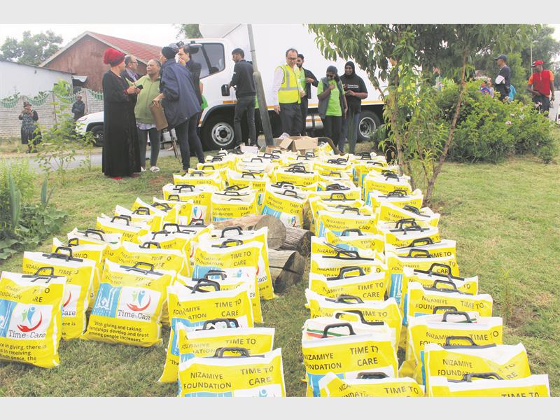 The community of Moffat View arrived in numbers when Time to Care from Midrand donated hundreds of food hampers.