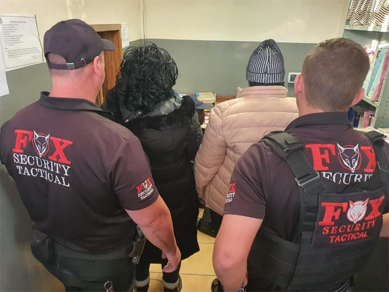 Two suspects were arrested in Suideroord after a rapid response by security teams and CPF members, with a vigilant resident’s alert helping to prevent a suspected robbery and ensure the victim’s safety.
