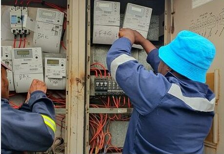 Residents and businesses on Bellavista Street endured prolonged electricity disruptions after a power box fire damaged circuit breakers and halted operations.