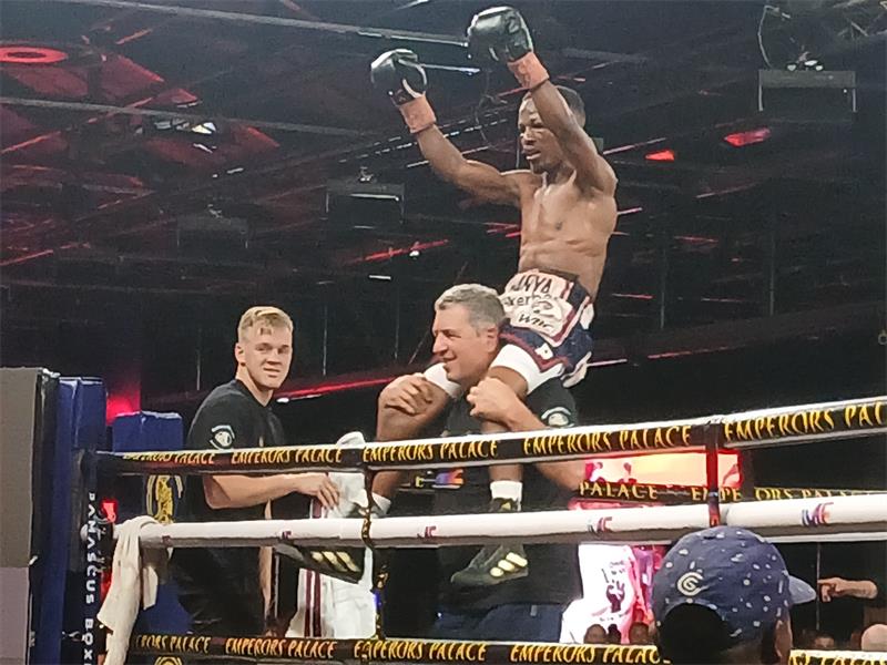 Kuse overcomes early knockdown to dethrone Jerusalem in unanimous decision win.