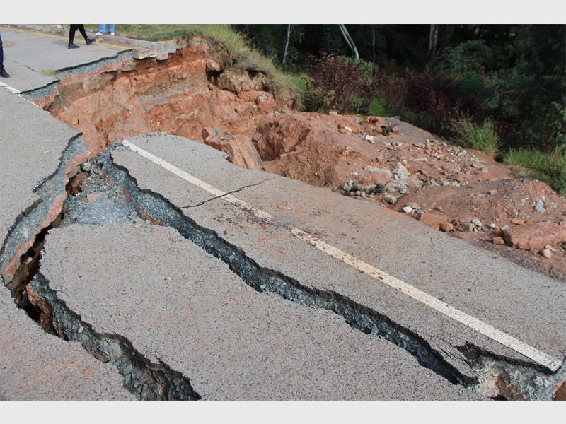 An oversight visit revealed damaged infrastructure, a major sinkhole and business-related crime linked to zama zama activity.