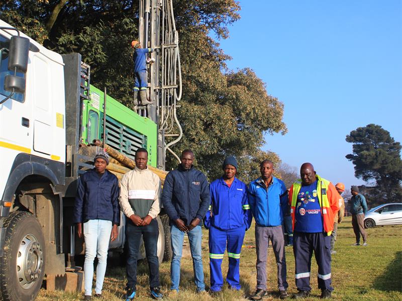 The donation aims to ease ongoing water shortages and ensure teaching and learning can continue without disruption.