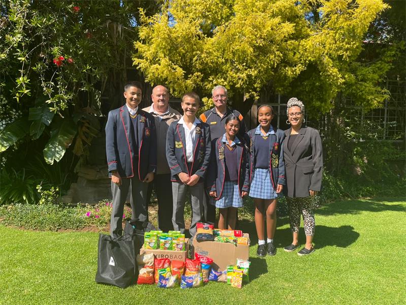 Learners and staff support Sue Lubbe and Friends’ efforts to assist old age homes and feeding schemes across Johannesburg South