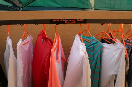 Handy wash line will fit perefectly in a small garden or courtyard.