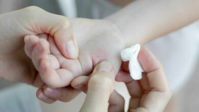 Hacks to remove a splinter from your child (with zero tears)