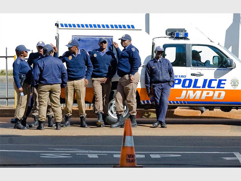 Motorists are urged to be vigilant as suspects in an unmarked vehicle allegedly extort money while posing as law enforcement officers.