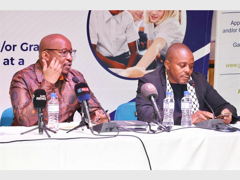 Over 800 000 applications submitted so far, but 52 929 remain incomplete; certified documents must be submitted by September 9 to secure placement