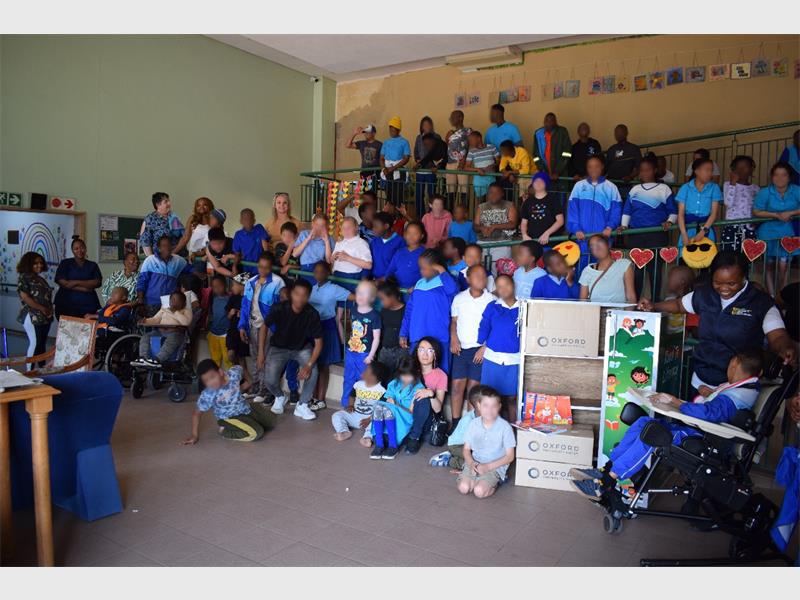 Thanks to AVBOB and Oxford Books, learners now have access to a mobile library to boost reading and literacy at the school.