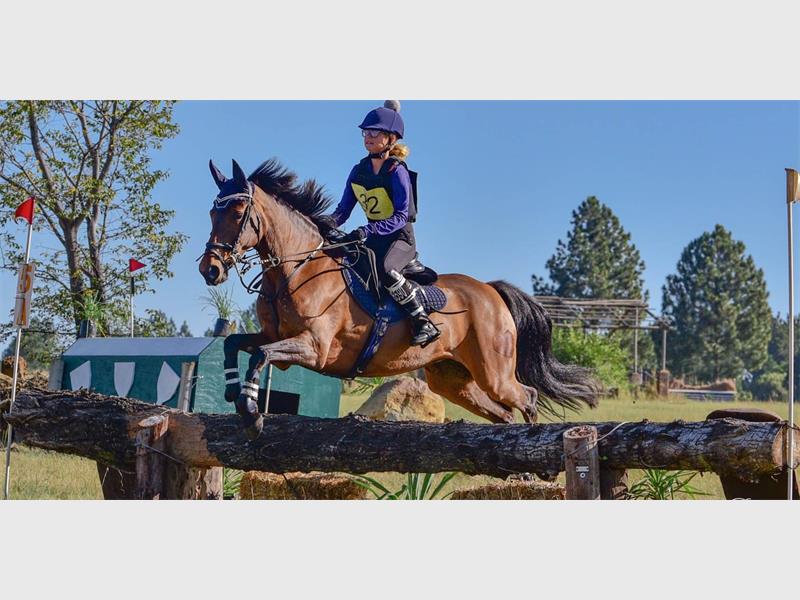 A young Alberton rider competed with her horse at the provincial and national levels, bringing pride to her school and community.