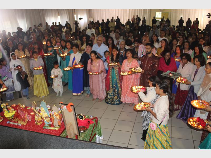 Devotees gathered at La Venue for a heartfelt community aarti, celebrating Diwali’s message of love, togetherness, and spiritual renewal.