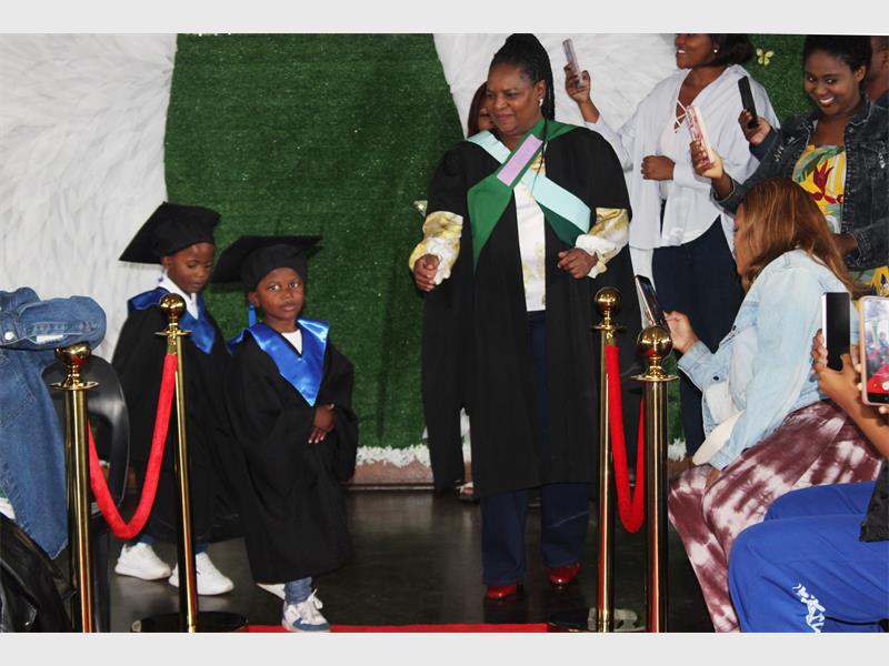 The school thanked the event committee that organise the day including the certificate and hall decoration.