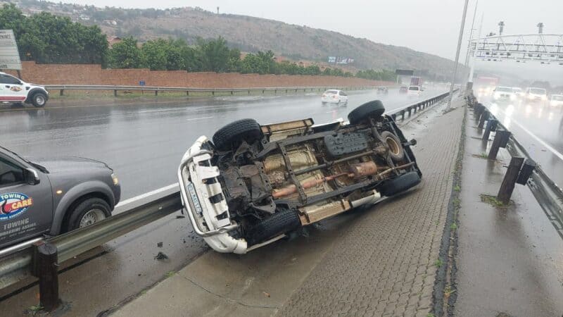 Motorists are urged to drive with caution after a Toyota Hilux lost control and rolled down an embankment near the Comaro off-ramp. Expect delays heading east towards the Reading Interchange.