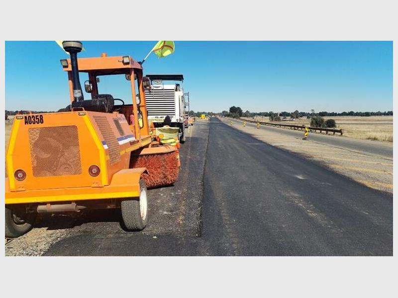 Rand Airport commuters face further delays as the Johannesburg Road Agency (JRA) cites weather as the reason resurfacing will now resume in January 2026.